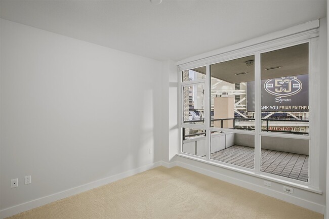 Foto del edificio - "Charming 1-Bedroom Urban Retreat at 325 7...