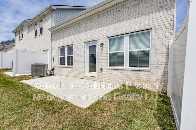 Foto del edificio - 204 Douglas Bend Rd