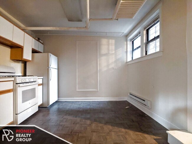 Building Photo - 2241 N Bissell St