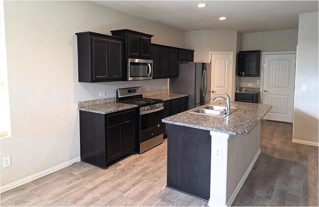 Foto del edificio - 6911 Brisco Rd