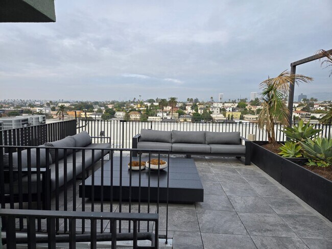 Foto del edificio - 4506 Dockweiler St