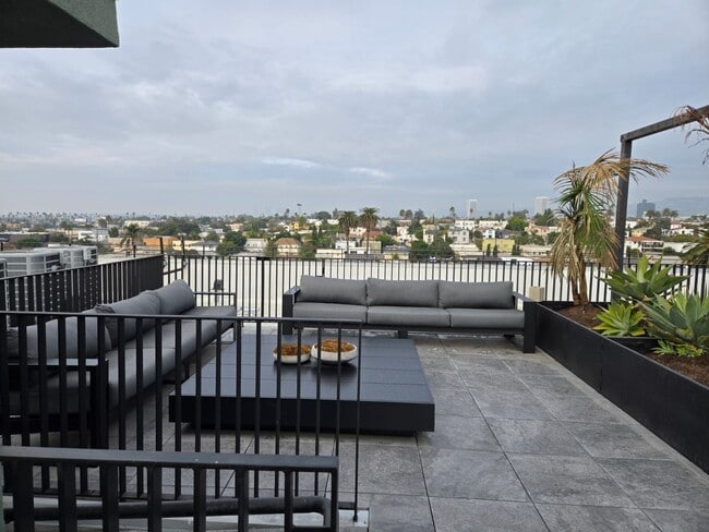 Building Photo - 4506 Dockweiler St