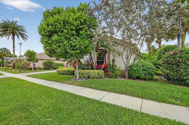Building Photo - Stunning 5-Bedroom Home in the Prestigious Versailles Community | Wellington, FL