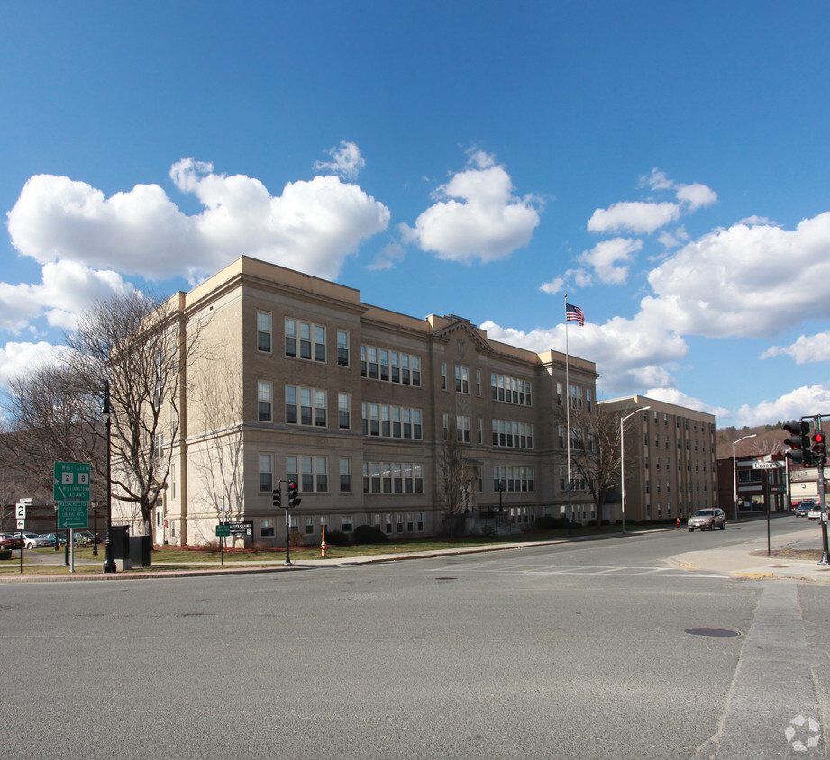 Foto principal - Saint Joseph's Court Apartments