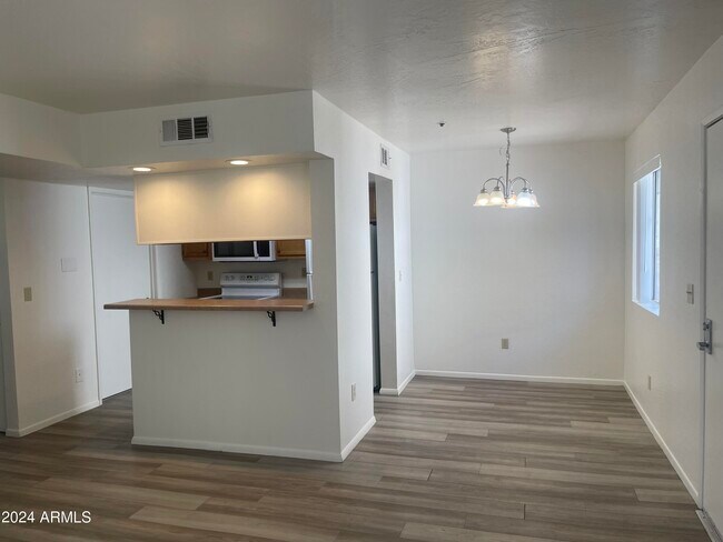 Building Photo - 12123 Bell Rd