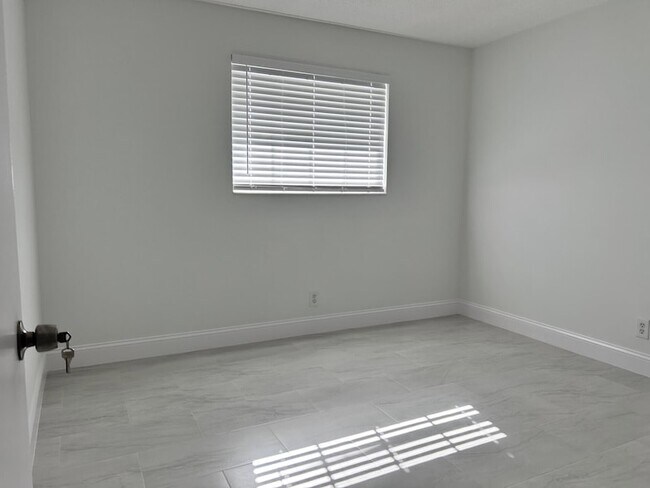 Foto del edificio - 402 Lake Shore Dr