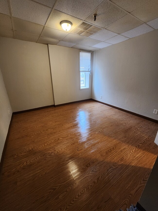 Building Photo - 225 S 13th St