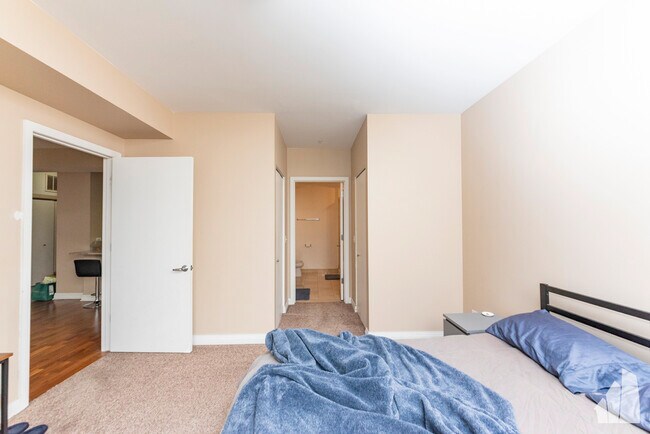 Foto del edificio - 565 W Quincy St