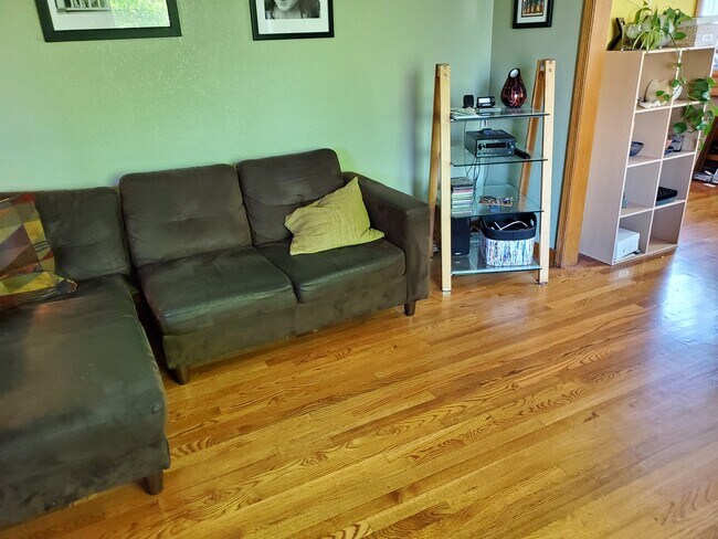 Sala de estar - 647 Monroe St