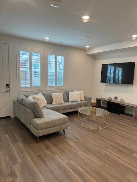 Sala de estar - 654 Lemon Ln