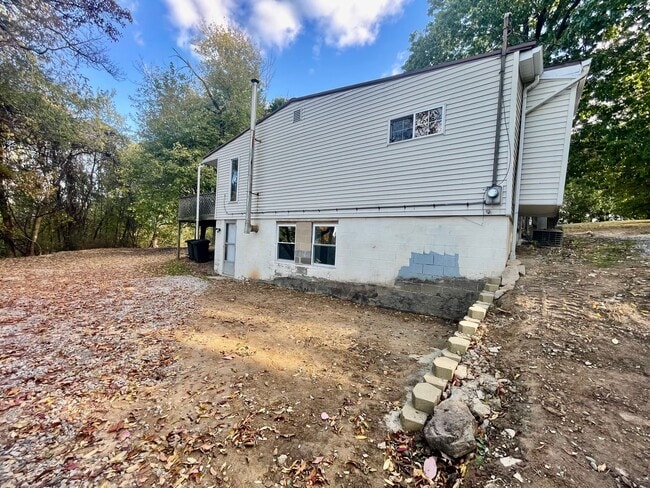 Building Photo - MUST SEE! 3 Bed 1 Bath Aliquippa PA