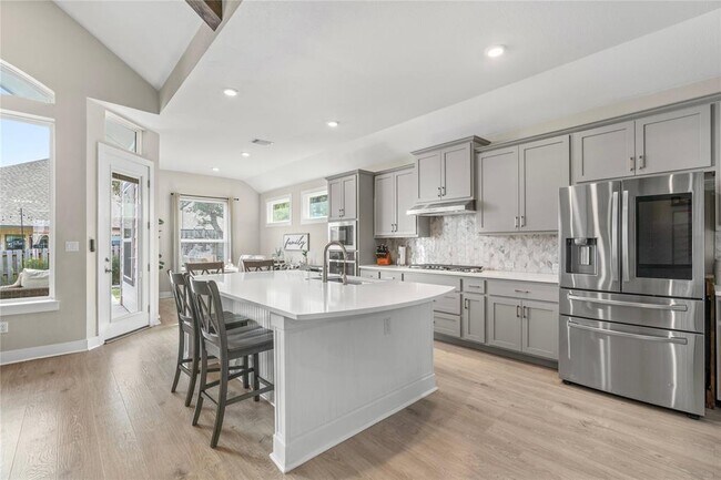 Foto del edificio - 533 Mallow Rd