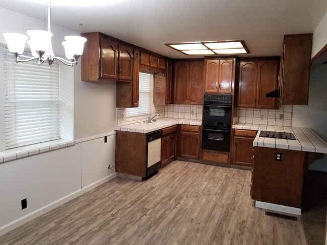 Building Photo - 1200 Romano Way