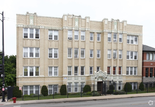 Building Photo - 2600 N Kimball Ave
