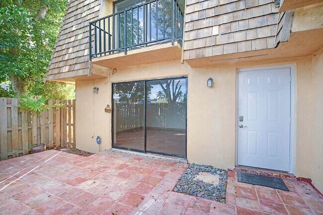 Foto del edificio - 253 Woodland Rd