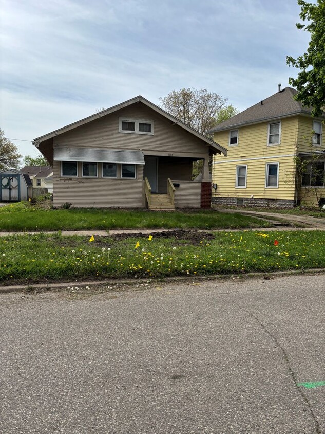 Primary Photo - 2 bedroom, 1 bath house