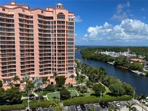 Building Photo - 90 Edgewater Dr