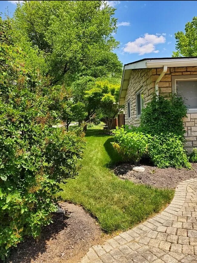 Building Photo - 3578 Sunset Dr