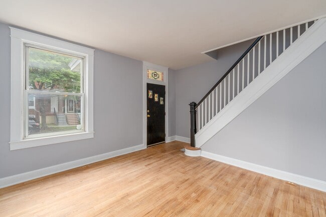 Building Photo - 737 E 37th St
