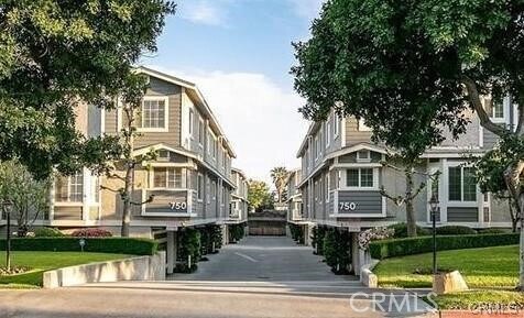 Foto principal - 750 Fairview Ave