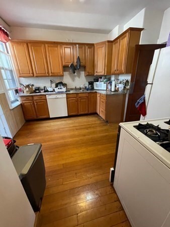 Building Photo - 1681 Beacon St