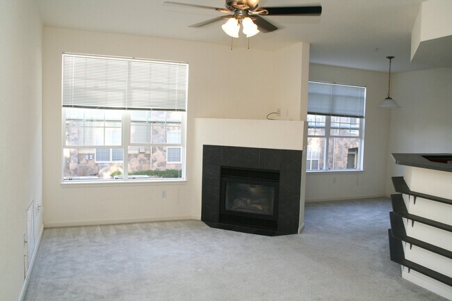 Building Photo - 7440 S Blackhawk St