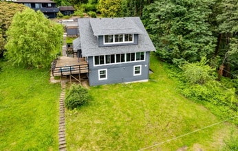 Building Photo - 9750 NW Rosaria Ave