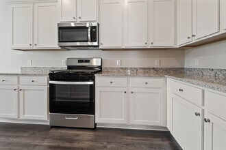 Building Photo - 15802 Berry Hl Dr