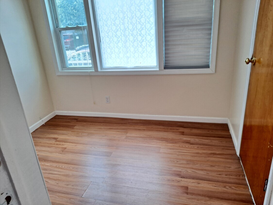 10657 95th St Unit 1, Ozone Park, NY 11417 Apartments in Ozone Park