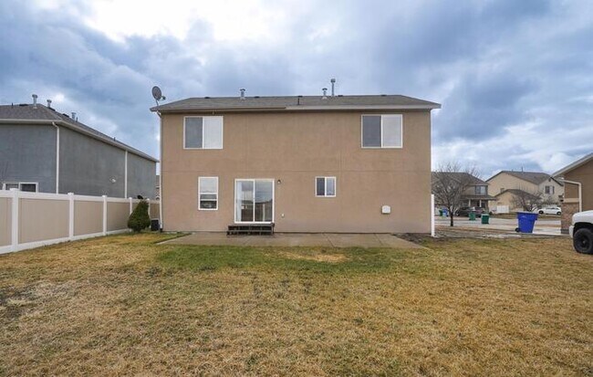 Building Photo - 546 Olive Pl