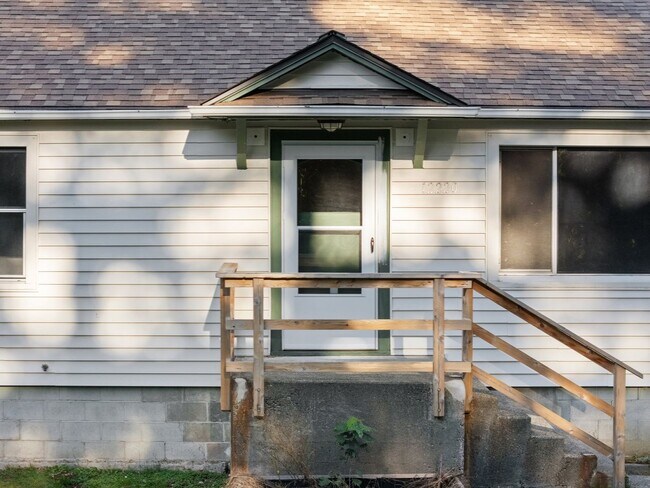 Building Photo - Charming Farm-Style Home in Silverdale