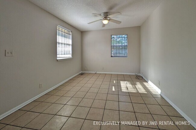Building Photo - 1580 W 19th St