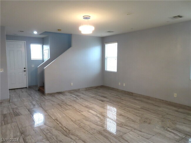 Foto del edificio - 91 Lockheed Ave