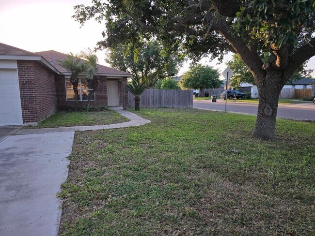 Building Photo - 2409 Fuentes Dr