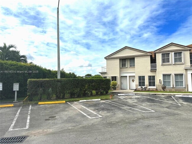 Foto del edificio - 9203 Fontainebleau Blvd