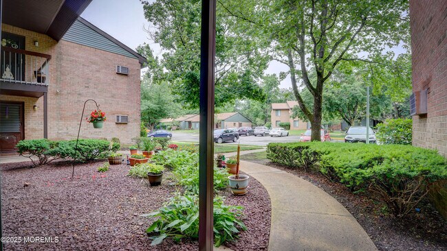 Foto del edificio - 233 Medford Ct
