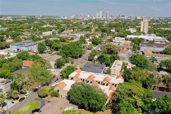 Foto del edificio - 3210 W Horatio St