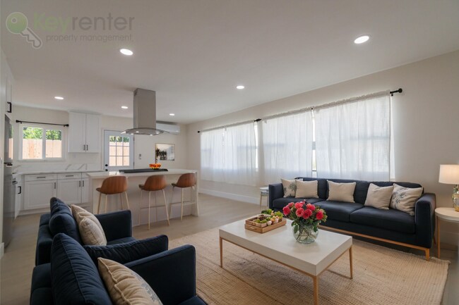 Building Photo - Beautifully Renovated 2BD | 1.5BA Duplex –...