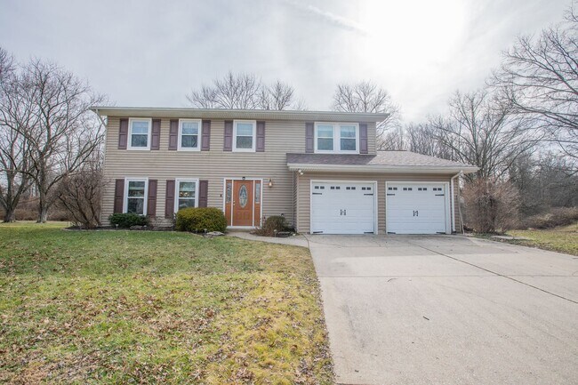 Building Photo - Amazing 5 BR/3 BA Single-Family Home in Se...