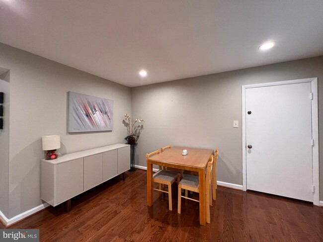 Building Photo - 1514 Roundleaf Ct