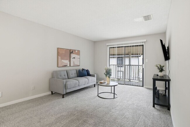 Building Photo - 3360 Fairway Oaks Dr