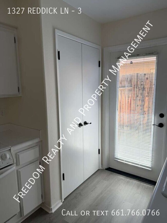 Foto del edificio - 1327 Reddick Ln