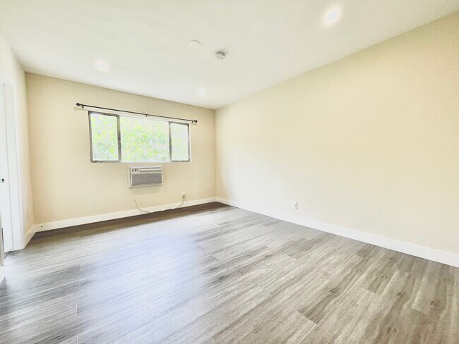 Foto del edificio - 925 S Holt Ave