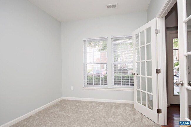 Building Photo - 910 Bing Ln