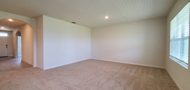 Foto del edificio - 3-Bedroom, 2.-Bathroom in Squires Grove/Winter Haven