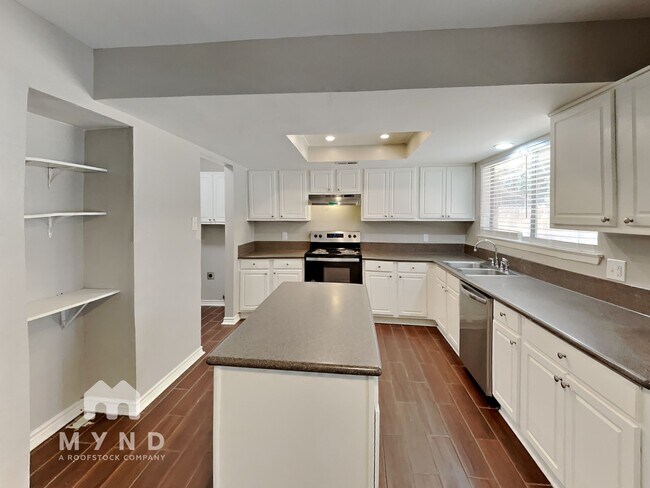 Building Photo - 112 Vanderbilt Ln