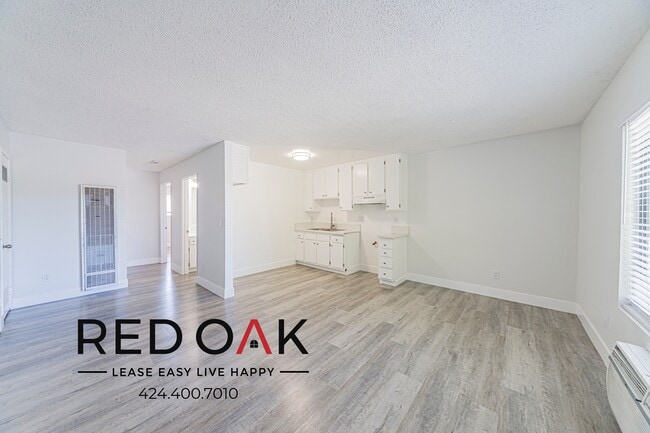Building Photo - 12883 San Fernando Rd