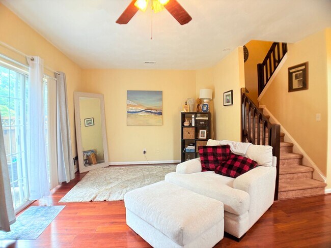 Foto del edificio - 409 Belmont Cir