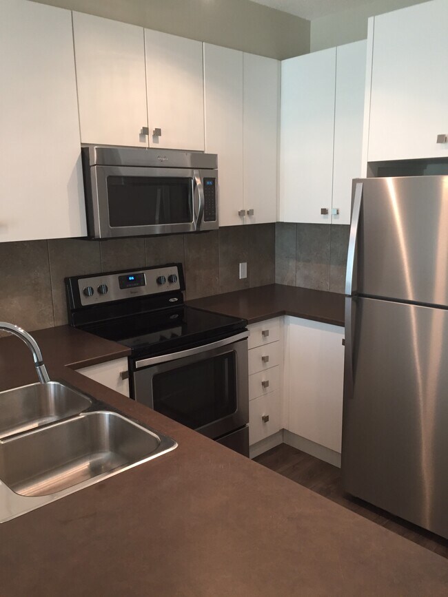 Photo du bâtiment - 1958-1958 N Parallel Rd