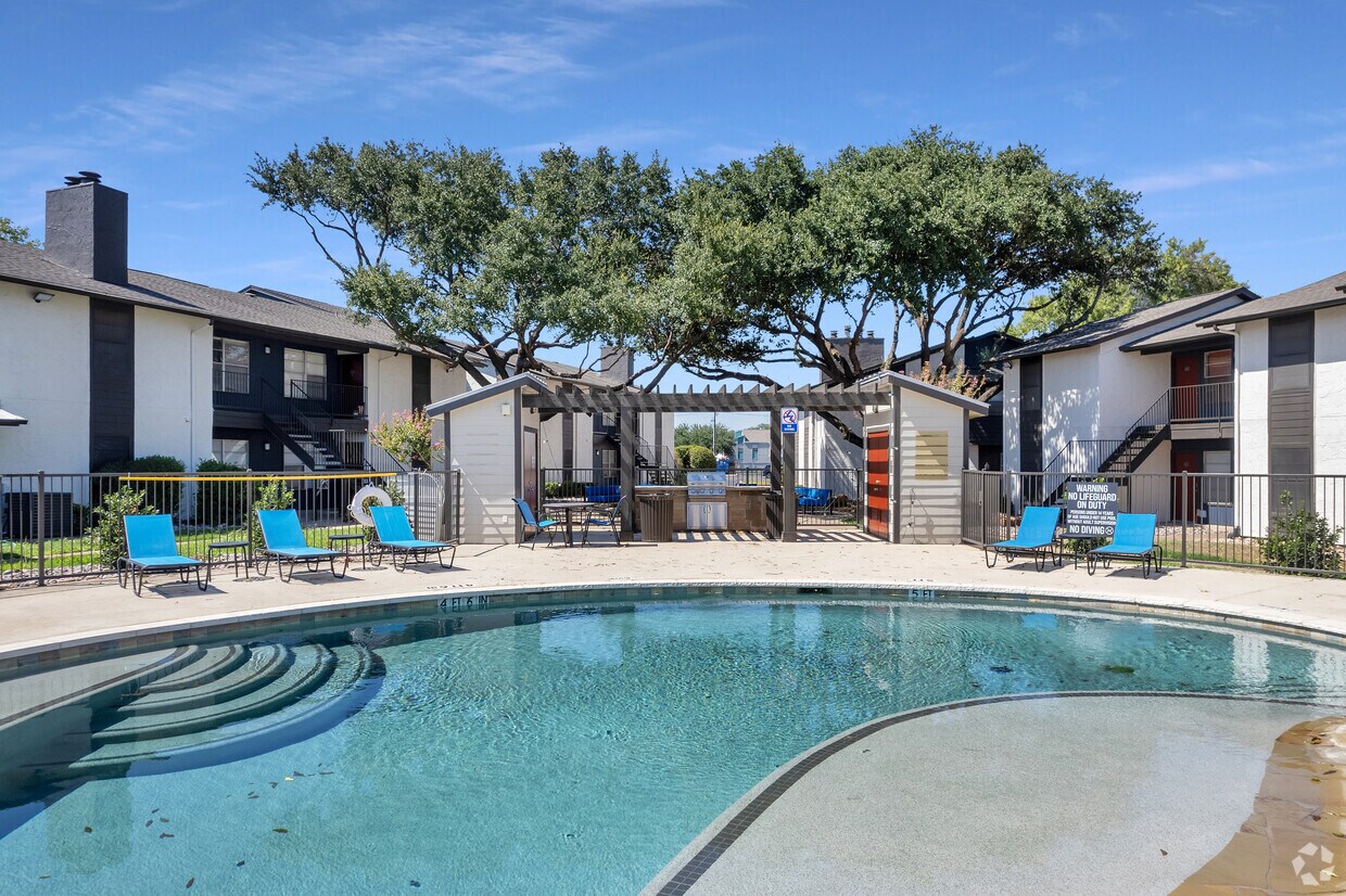 Lawson Apartments in Benbrook, TX